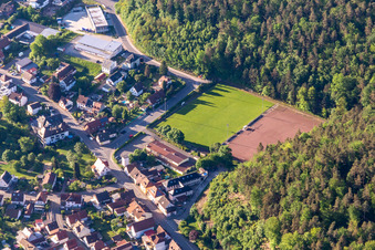 Vue aérienne de Club de gymnastique 1901 eV Hauenstein à Hauenstein dans le département Rhénanie-Palatinat, Allemagne