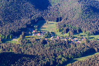 Vue oblique de Quartier Lauterschwan in Erlenbach bei Dahn dans le département Rhénanie-Palatinat, Allemagne