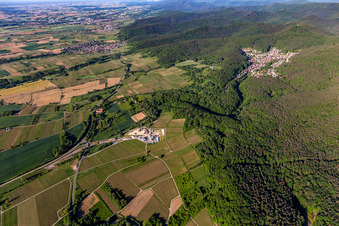 Vue d'oiseau de Chantier de construction du portail est du tunnel Astrid pour le passage souterrain et le contournement de Bad Bergzabern entre la B38 (Weinstraße) et la B427 (Kurtalstraße) à Dörrenbach dans le département Rhénanie-Palatinat, Allemagne