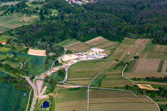 Enregistrement par drone de Chantier de construction du portail est du tunnel Astrid pour le passage souterrain et le contournement de Bad Bergzabern entre la B38 (Weinstraße) et la B427 (Kurtalstraße) à Dörrenbach dans le département Rhénanie-Palatinat, Allemagne