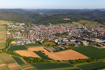 Vue d'oiseau de Bad Bergzabern dans le département Rhénanie-Palatinat, Allemagne