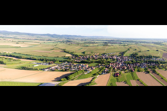 Vue aérienne de Vue du village depuis le sud-est à Dierbach dans le département Rhénanie-Palatinat, Allemagne