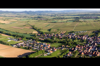 Vue aérienne de Vue du village depuis le sud-est à Dierbach dans le département Rhénanie-Palatinat, Allemagne