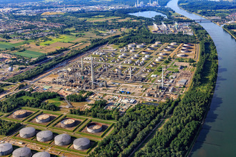 Vue aérienne de MiRO, Raffinerie d'huile minérale du Rhin supérieur Karlsruhe à le quartier Knielingen in Karlsruhe dans le département Bade-Wurtemberg, Allemagne