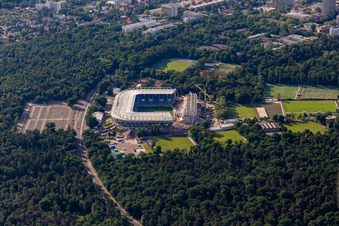 Vue aérienne de Chantier de construction du nouveau stade du Karlsruher Sport-Club GmbH & Co. KGaA à le quartier Innenstadt-Ost in Karlsruhe dans le département Bade-Wurtemberg, Allemagne
