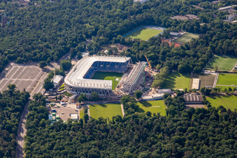 Vue aérienne de Chantier de construction du nouveau stade du Karlsruher Sport-Club GmbH & Co. KGaA à le quartier Innenstadt-Ost in Karlsruhe dans le département Bade-Wurtemberg, Allemagne