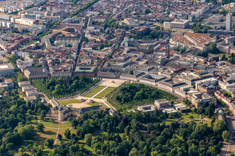 Vue aérienne de Jardin du château à le quartier Innenstadt-West in Karlsruhe dans le département Bade-Wurtemberg, Allemagne