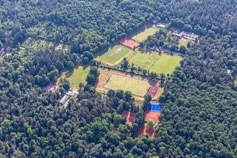 Vue aérienne de SpVgg Olympia-Hertha DJK Karlsruhe-Ost 1921 eV à le quartier Oststadt in Karlsruhe dans le département Bade-Wurtemberg, Allemagne