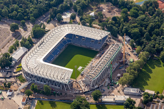 Vue aérienne de Nouveau chantier du Wildparkstadion du Karlsruher Sport-Club à le quartier Innenstadt-Ost in Karlsruhe dans le département Bade-Wurtemberg, Allemagne