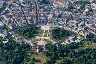 Vue aérienne de Château Karlsruhe à le quartier Innenstadt-West in Karlsruhe dans le département Bade-Wurtemberg, Allemagne