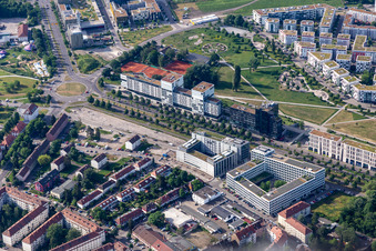 Vue aérienne de Banque allemande des pharmaciens et médecins eG - apoBank sur Ludwig-Erhard-Allee à le quartier Oststadt in Karlsruhe dans le département Bade-Wurtemberg, Allemagne