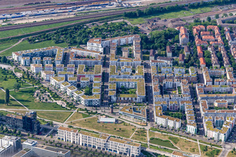 Vue aérienne de Parc de la ville à le quartier Südstadt in Karlsruhe dans le département Bade-Wurtemberg, Allemagne