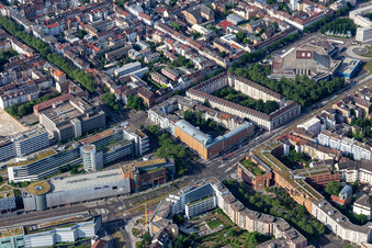 Vue aérienne de Théâtre d'État de Bade Karlsruhe à le quartier Südstadt in Karlsruhe dans le département Bade-Wurtemberg, Allemagne