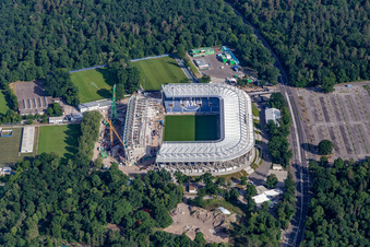 Chantier de construction du nouveau stade du Karlsruher Sport-Club GmbH & Co. KGaA à le quartier Innenstadt-Ost in Karlsruhe dans le département Bade-Wurtemberg, Allemagne d'en haut
