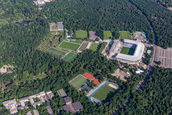 Chantier de construction du nouveau stade du Karlsruher Sport-Club GmbH & Co. KGaA à le quartier Innenstadt-Ost in Karlsruhe dans le département Bade-Wurtemberg, Allemagne vue d'en haut
