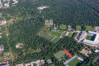 Chantier de construction du nouveau stade du Karlsruher Sport-Club GmbH & Co. KGaA à le quartier Innenstadt-Ost in Karlsruhe dans le département Bade-Wurtemberg, Allemagne depuis l'avion