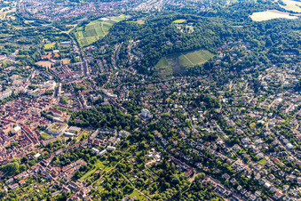 Vue aérienne de Turmberg, Geigersberg à le quartier Durlach in Karlsruhe dans le département Bade-Wurtemberg, Allemagne