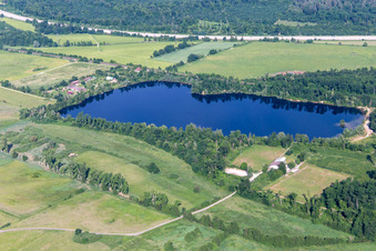 Vue aérienne de Hurstsee à le quartier Bruchhausen in Ettlingen dans le département Bade-Wurtemberg, Allemagne