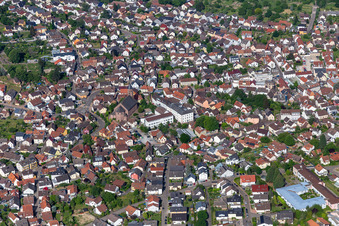 Vue aérienne de L'hôtel de ville à Malsch dans le département Bade-Wurtemberg, Allemagne