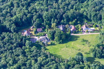 Vue aérienne de Dans la forêt de montagne à Malsch dans le département Bade-Wurtemberg, Allemagne