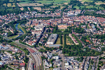 Vue aérienne de Palais de la Résidence de Rastatt à Ötigheim dans le département Bade-Wurtemberg, Allemagne