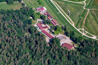 Vue aérienne de Hippodrome de la hardt Soc Races De Wissembourg à le quartier Altenstadt in Wissembourg dans le département Bas Rhin, France