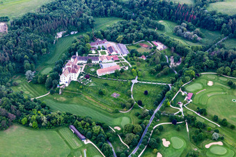 Vue oblique de Le Country Club Schloss Langenstein - Le parcours de golf au bord du lac de Constance à le quartier Orsingen in Orsingen-Nenzingen dans le département Bade-Wurtemberg, Allemagne