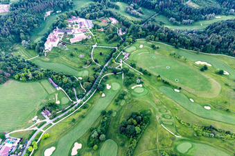 Le Country Club Schloss Langenstein - Le parcours de golf au bord du lac de Constance à le quartier Orsingen in Orsingen-Nenzingen dans le département Bade-Wurtemberg, Allemagne d'en haut
