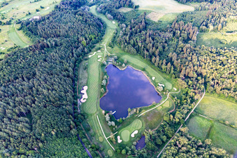 Le Country Club Schloss Langenstein - Le parcours de golf au bord du lac de Constance à le quartier Orsingen in Orsingen-Nenzingen dans le département Bade-Wurtemberg, Allemagne hors des airs