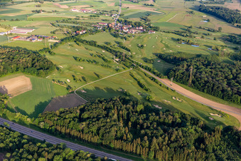 Vue aérienne de PARCOURS DE GOLF STEISSLINGEN GMBH à le quartier Wiechs in Steißlingen dans le département Bade-Wurtemberg, Allemagne