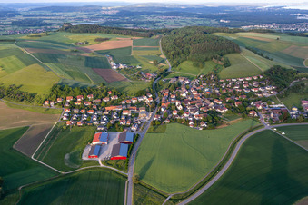 Vue aérienne de Quartier Duchtlingen in Hilzingen dans le département Bade-Wurtemberg, Allemagne