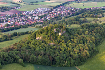Photographie aérienne de Ruines du château de Hohenkrähen à le quartier Duchtlingen in Hilzingen dans le département Bade-Wurtemberg, Allemagne