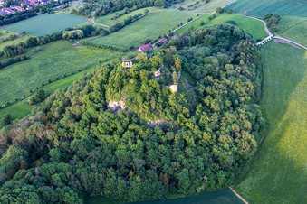 Vue oblique de Ruines du château de Hohenkrähen à le quartier Duchtlingen in Hilzingen dans le département Bade-Wurtemberg, Allemagne