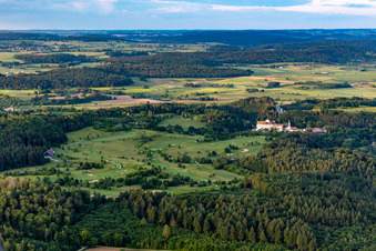Le Country Club Schloss Langenstein - Le parcours de golf au bord du lac de Constance à le quartier Orsingen in Orsingen-Nenzingen dans le département Bade-Wurtemberg, Allemagne depuis l'avion
