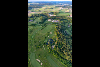 Le Country Club Schloss Langenstein - Le parcours de golf au bord du lac de Constance à le quartier Orsingen in Orsingen-Nenzingen dans le département Bade-Wurtemberg, Allemagne d'un drone