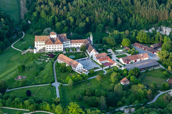 Vue aérienne de Le Country Club Schloss Langenstein - Le parcours de golf au bord du lac de Constance à le quartier Orsingen in Orsingen-Nenzingen dans le département Bade-Wurtemberg, Allemagne