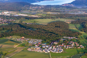 Vue aérienne de Camping et parc de vacances Orsingen GmbH à le quartier Orsingen in Orsingen-Nenzingen dans le département Bade-Wurtemberg, Allemagne