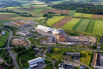 Vue aérienne de Parc industriel du nord du lac de Constance avec Amazon DBW8 et SCHAKO KG à le quartier Heudorf in Meßkirch dans le département Bade-Wurtemberg, Allemagne