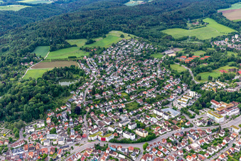Vue aérienne de Kreuzbergweiher, Burach à Weingarten bei Ravensburg dans le département Bade-Wurtemberg, Allemagne