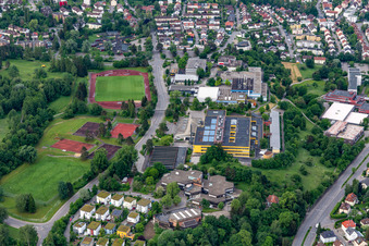 Vue aérienne de École Humpis Ravensburg Centre des médias du district et centre éducatif St. Konrad Ravensburg à le quartier Burach in Ravensburg dans le département Bade-Wurtemberg, Allemagne