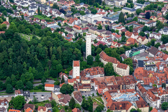 Vue aérienne de Vieille ville historique avec Mehlsack et Obertor à Ravensburg dans le département Bade-Wurtemberg, Allemagne