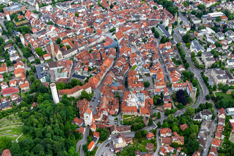 Vue aérienne de Vieille ville historique de Ravensburg avec Mehlsack, l'église évangélique de la ville et l'Obertor à Ravensburg dans le département Bade-Wurtemberg, Allemagne