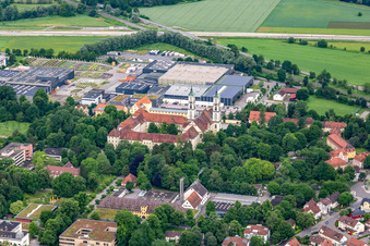 Vue aérienne de Saint Pierre et Paul à le quartier Weißenau in Ravensburg dans le département Bade-Wurtemberg, Allemagne