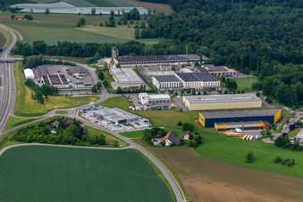 Vue aérienne de Zone industrielle Oberzell : Bauschatz RV Concessionnaire automobile Audi et ŠKODA, REISSER AG - exposition de salles de bains, CE Noerpel Logistik GmbH & Co. KG à le quartier Oberzell in Ravensburg dans le département Bade-Wurtemberg, Allemagne