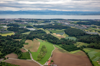 Vue aérienne de Panorama du lac de Constance depuis Friedrichshafen à le quartier Manzell in Friedrichshafen dans le département Bade-Wurtemberg, Allemagne
