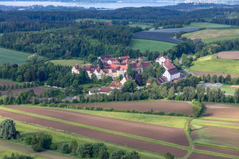 Vue aérienne de Monastère, école et château Salem à le quartier Stefansfeld in Salem dans le département Bade-Wurtemberg, Allemagne