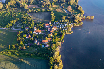 Vue aérienne de Camping Seeperle à le quartier Seefelden in Uhldingen-Mühlhofen dans le département Bade-Wurtemberg, Allemagne