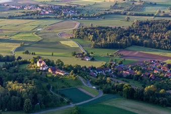 Vue aérienne de Église de pèlerinage Notre-Dame du Mont Carmel à Baitenhausen à le quartier Baitenhausen in Meersburg dans le département Bade-Wurtemberg, Allemagne