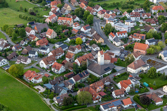 Vue aérienne de Église paroissiale Notre-Dame à le quartier Mimmenhausen in Salem dans le département Bade-Wurtemberg, Allemagne