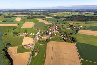 Vue aérienne de Vue du village depuis l'est à le quartier Bietingen in Sauldorf dans le département Bade-Wurtemberg, Allemagne
